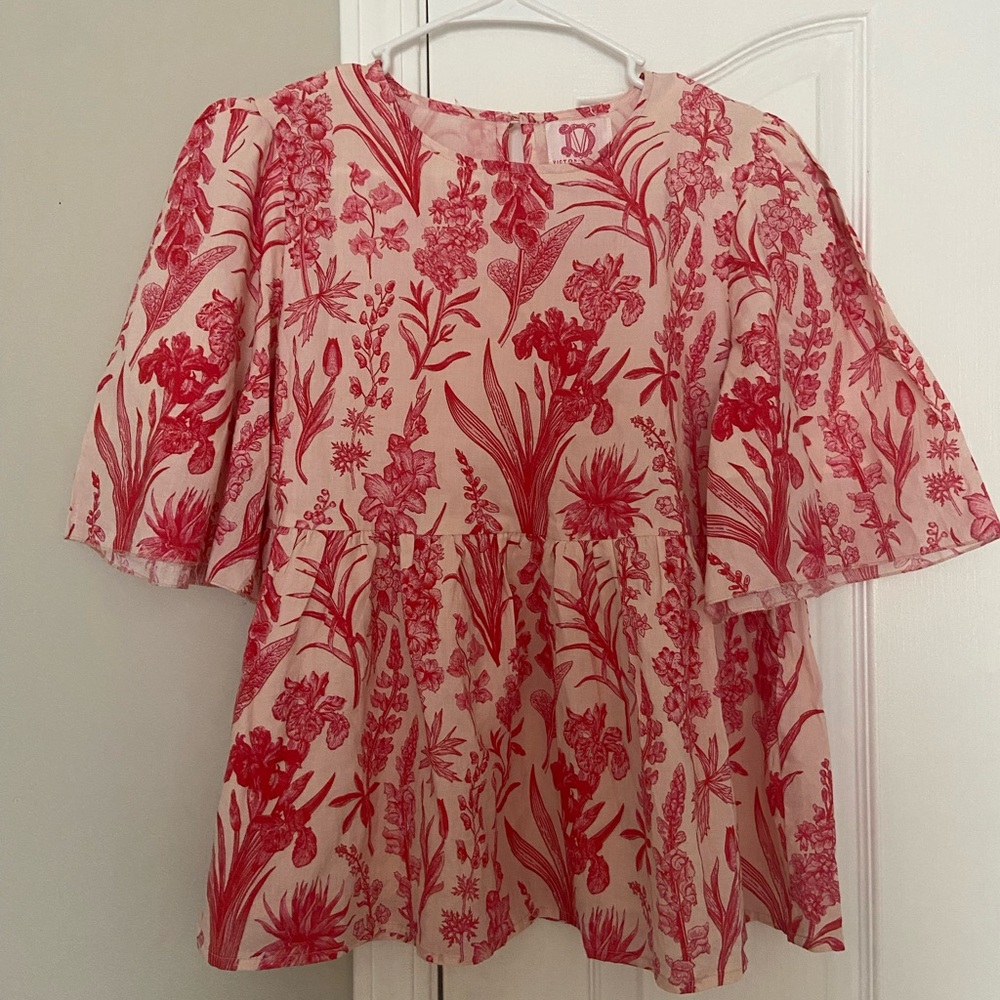 Victoria Dunn NWT Baby and Dark Pink Floral Top